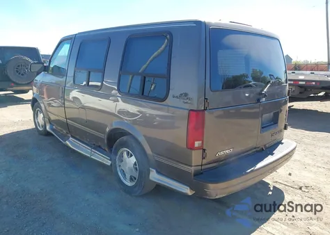 2002 Chevrolet Astro Upfitter z USA, uszkodzony, nr VIN 1GBDM19X22B130305